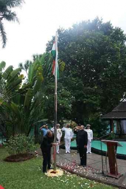 Duta Besar India untuk Indonesia Manoj Kumar Bharti mengikuti upacara kenaikan bendera India di Jakarta pada tanggal 26 Jan. | Sumber: Kedubes India 