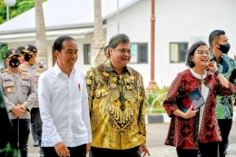 MenkoPerekonomian Airlangga Hartarto bersama Presiden Joko Widodo dan Menkeu Sri Mulyani. (foto: dok. ekuin)