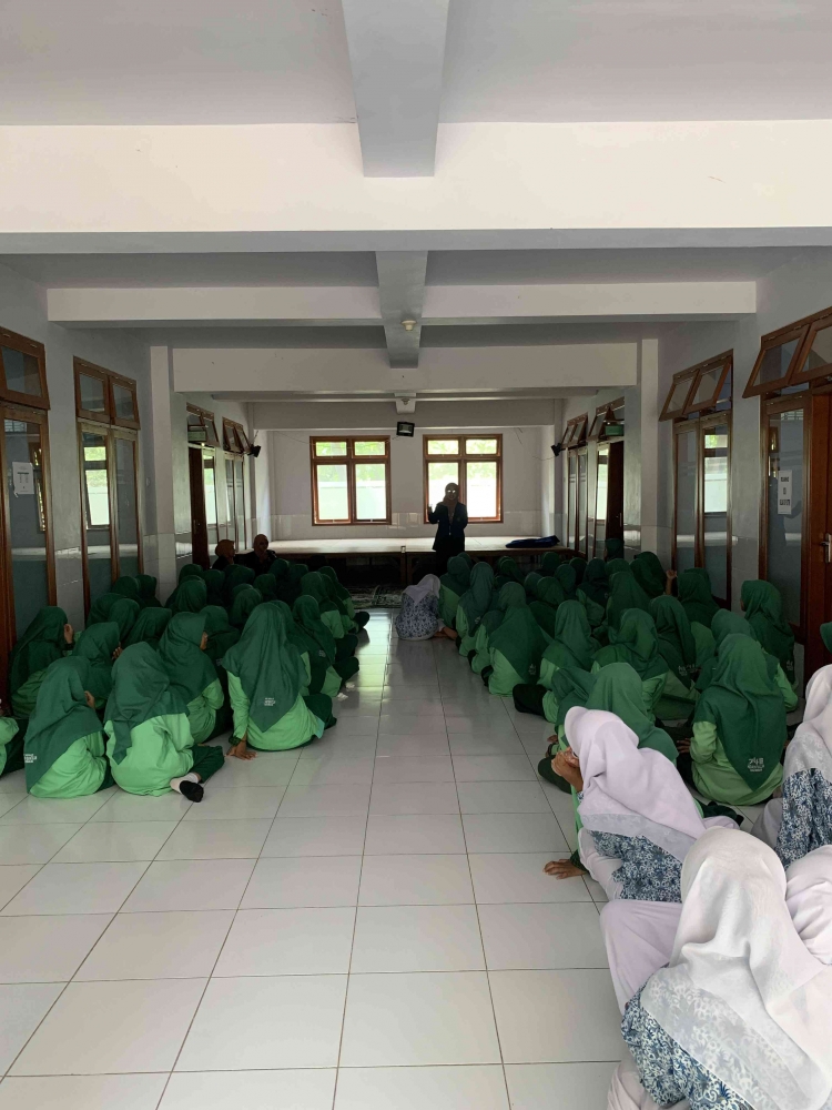 motivasi dan perpisahan bersama siswi SMP Unggulan Annur Hidayatullah. (Foto oleh: Ali)