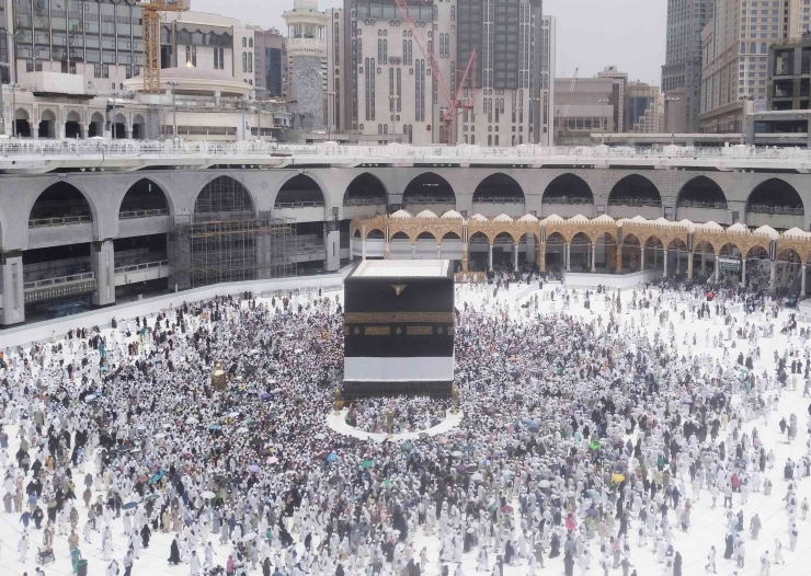 Suasana jamaah haji di depan Ka'bah dilihat dari lantai 3 Masjidil Haram (Sumber: dokumentasi pribadi)