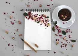 Belajar menulis puisi pada buku catatan (pixabay.com)