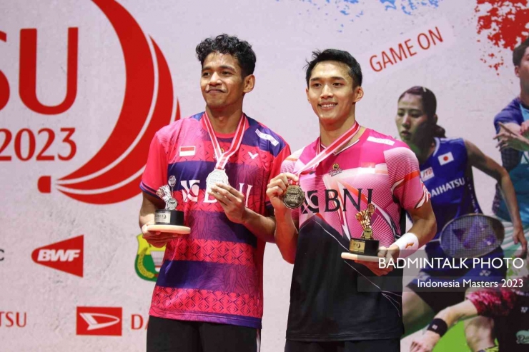 Chico Aura Dwi Wardoyo dan Jonatan Christie (dok. @BadmintonTalk di Twitter)