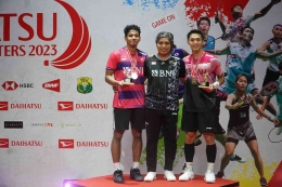Irwansyah mengapiti Jojo dan Chico di podium Indonesia Masters 2023: pbsi.id