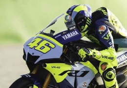 Rossi menunggangi Motor pemberian Yamaha. sumber (instagram.com/valeyellow46)