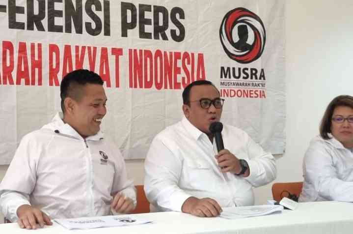 Ketua Dewan Pengarah Musra Relawan Jokowi, Andi Gani Nena Wea Saat Jumpa Pers di jakarta, Sumber Foto: Kompas.com