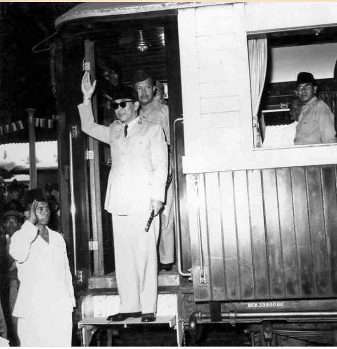 Presiden Sukarno mengunjungi Rangkasbitung menggunakan kereta api, 1957 sumber: https://rosodaras.wordpress.com