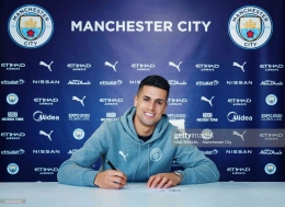Joao Cancelo sign a contract with Man City (A photo by Matt McNulty Manchester City/Manchester City FC via Getty Images)