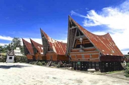 Rumah adat Batak. (Foto: Gramedia.com)