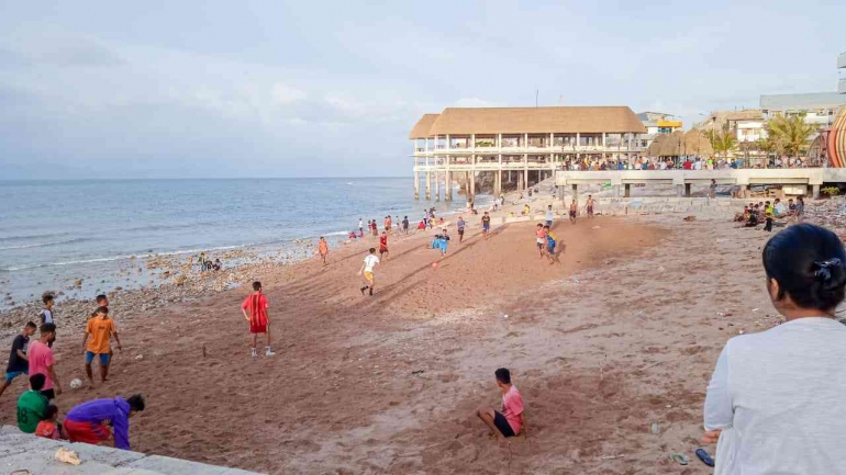 Lapangan pasir di pantai tedis (Dokpri)