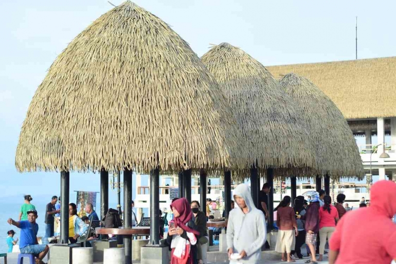 Tempat berteduh dan duduk para pengunjung (Dokpri)