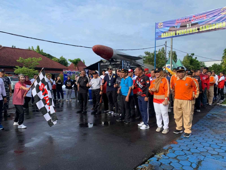 Jalan santai bersama Kalapas Batu di Lanal Cilacap (Foto Humas Lapas Batu)