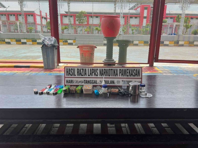 Dari hasil penggeledahan tidak ditemukan brang terlarang, Selasa (31/01/2023) Pagi (Foto: Humas Lapas Narkotika Pamekasan).
