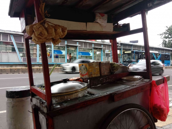 Gerobak ketupat sayur/dokpri