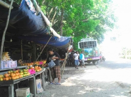 Potret Pasar Buah di Kota Soe, Kabupaten Timor Tengah Selatan, NTT. Foto: dokumentasi pribadi Imanuel Lopis 