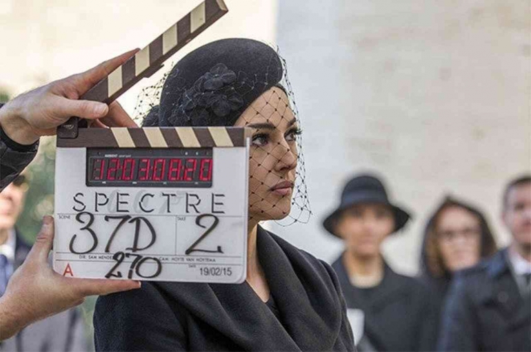 Monica Bellucci dalam shooting film James Bond, Spectre. Sumber: Columbia Picture/Etonline