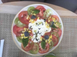 Salad Tomat Kaliyan Keju: Dokpri