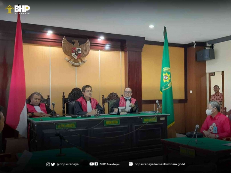 dok. Humas BHP Surabaya/Tim Kuasa BHP Surabaya di dalam ruang sidang Pengadilan Negeri Sumbawa