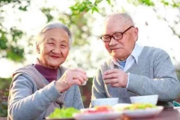 Orang lanjut usia di Jepang | Sumber: zamane.id