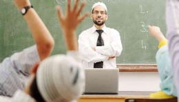 Guru : pendidik bijak, pelita hidup, pelangi kehidupan, penerang masa depan | Image : insider.pk