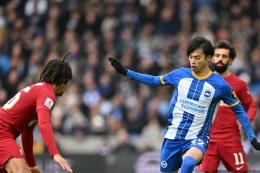 Kaoru Mitoma kala beraksi dalam laga putaran keempat Piala FA 2022-2023 antara Brighton vs Liverpool di Stadion Amex, Minggu 29 Januari 2023. Foto: AFP/Glyn KIRK 