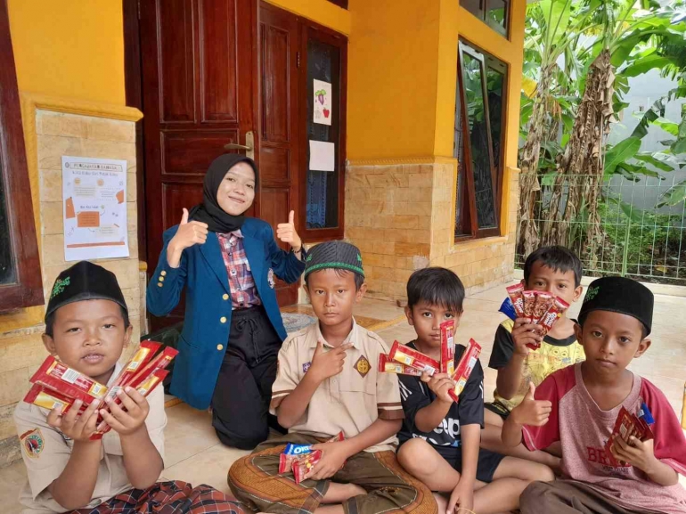 Foto Bersama Siswa - Dokumentasi Pribadi