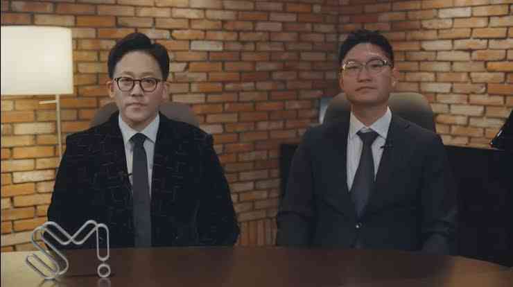 CEO SM Entertainment, Lee Sung Soo dan Tak Young Joon (03/02/2023) dalam presentasi di kanal YouTube SMTOWN. Foto: SM Entertainment 