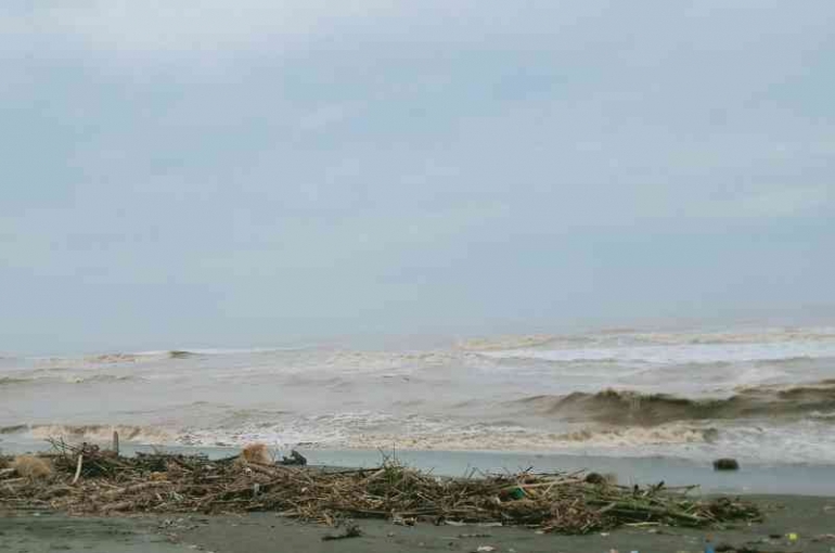 Sampah di Pantai Samas. | Dokumentasi pribadi