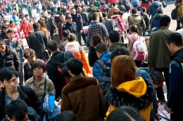 ilustrasi: Kepadatan penduduk. (Dok. Shutterstock/GuoZhongHua via kompas.com)