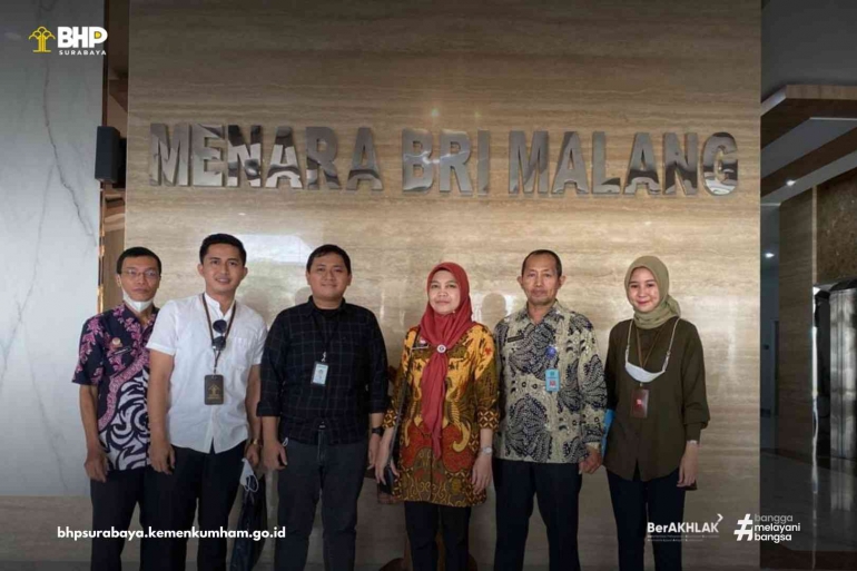 dok. Humas BHP Surabaya/Tim Kurator BHP Surabaya dengan Legal Officer Bank BRI Kanwil Jatim, Malang
