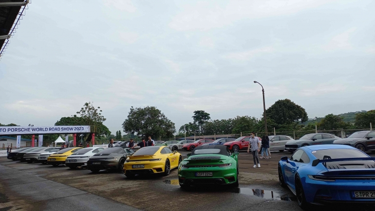 Lineup Porsche 911 Turbo S dan Carrera (dokpri)