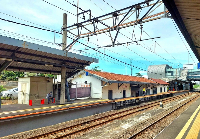 Stasiun Cisauk Banten Senin 6 Februari 2023 pukul 13.23 WIB (Dokpri)