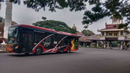 Bus Trans Semanggi parkir di Kenjeran Park - Dokumen pribadi