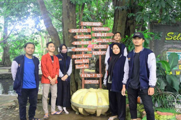 Foto Bersama Pada saat Pemasangan Plakat/Dokpri