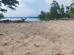 Pantai Pasir Putih, Kecamatan Kolono Timur (Dokumentasi Pribadi)