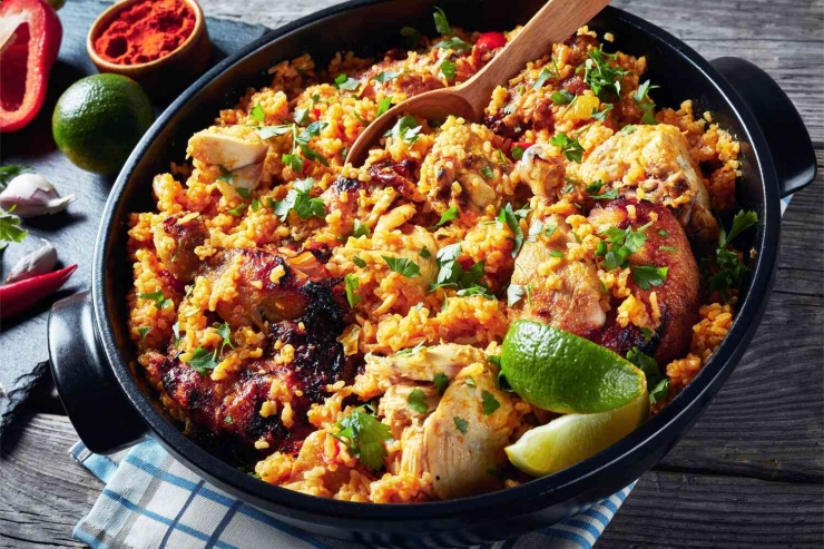 Paella Valenciana, nasi ala Spanyol. Sumber: shutterstock / www.thyme-and-envy.com