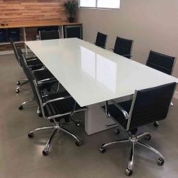 sumber : https://id.pinterest.com/pin/axis-rectangular-conference-table-with-glass-top--265430971777945770/ 