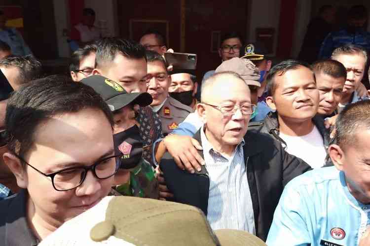 Mantan Walkot Bandung Dada Rosada saat bebas dari penjara Lapas Sukamiskin Bandung (28/6/2022)|dok. Kompas.com/Putra Prima Perdana
