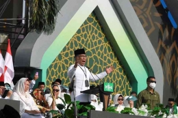 Ketua Umum PBNU, KH Yahya Cholil Staquf memberikan sambutan di Harlah 1 Abad NU (Sumber: Antara Foto/Zabur Kururu)