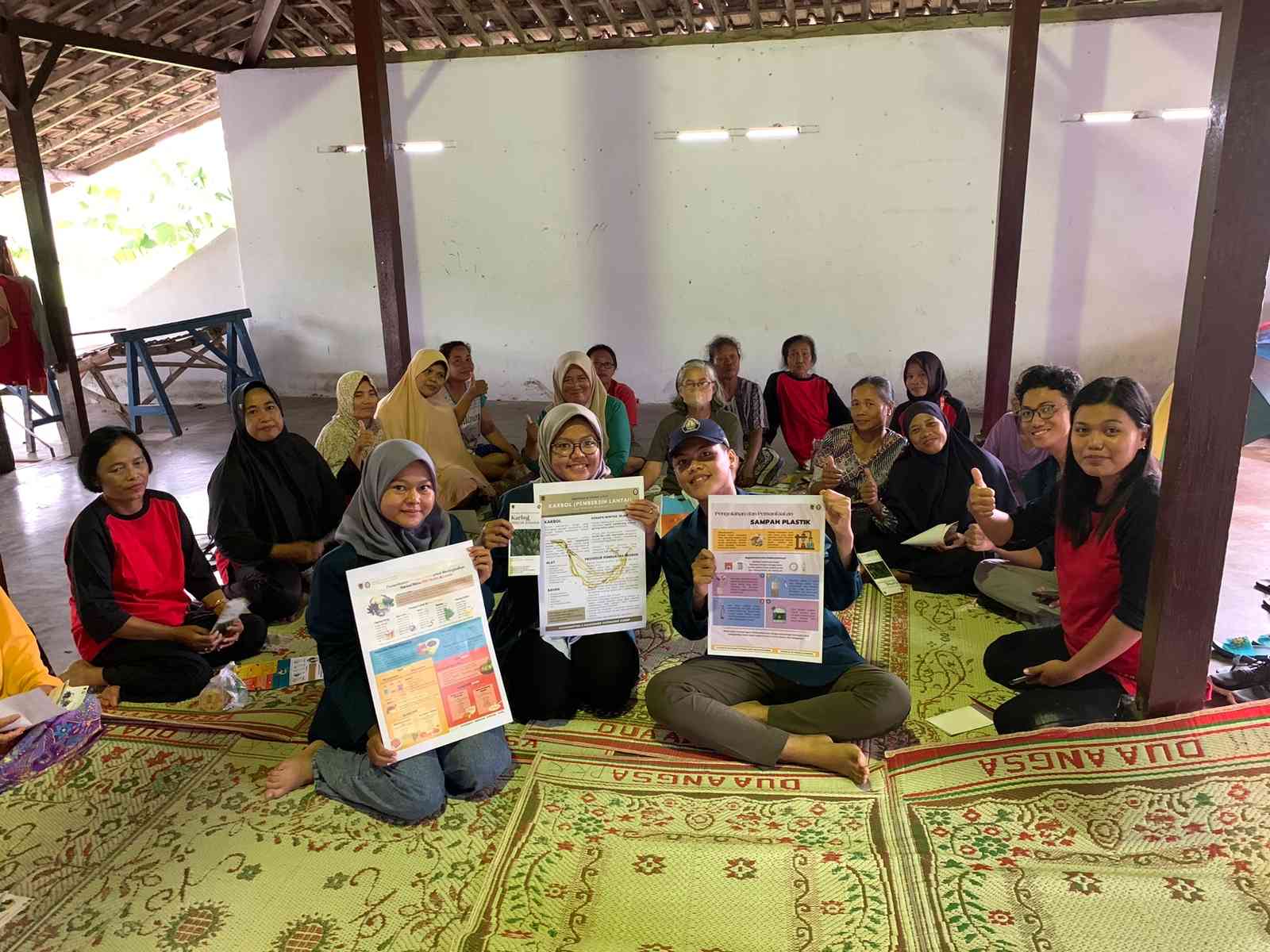 Mahasiswa KKN UNDIP Ubah Limbah Minyak Jelantah Jadi Cairan Karbol ...