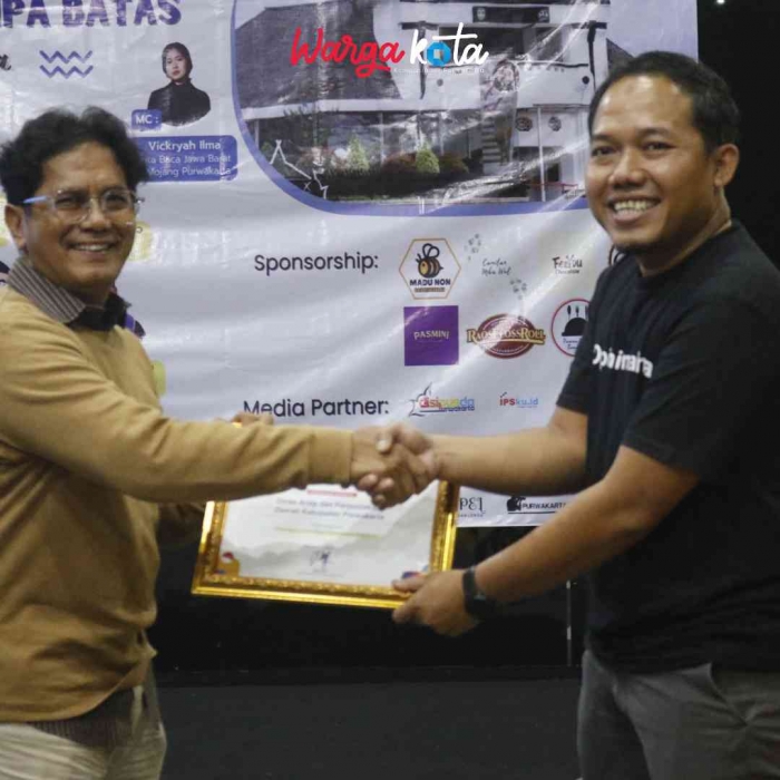 Ofi Sofyan Gumelar (Ketua Warga Kota) bersama Drs. H. Mohamad Ramdhan, M.Si. (Kadisipusda Purwakarta). Sumber : Dokpri Warga Kota.