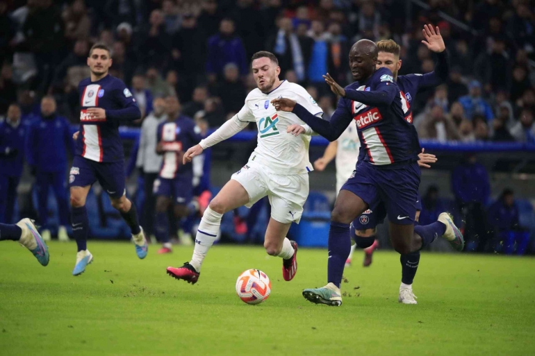 Marseille vs PSG 2-1. Foto: Twitter @OM_English.