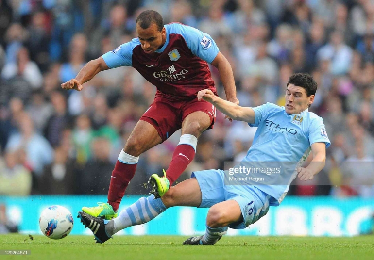 Agbonlahor versus Gareth Barry, eks gelandang Manchester City (Photo by Michael Regan via Getty Images)