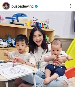 Bu Puspa Dewi dan kedua cucunya (Sumber: instagram @puspadewihc)