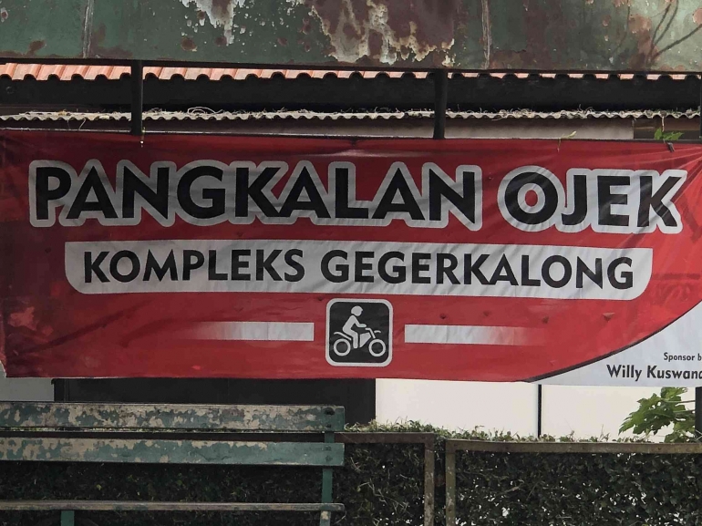Pangkalan Ojek kawasan Gegerkalong, Kota Bandung. Sumber: Penulis