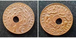 Ilustrasi koin error, lubang tidak tepat di tengah melainkan agak bergeser (Sumber: Facebook Dimas I.)