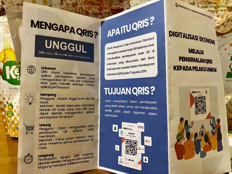 Keuangan Digital! Mahasiswa KKN Undip Memberikan Edukasi QRIS kepada ...