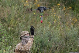 Ilustrasi drone portable pembawa granat. Sumber : RFERL, edisi 17 Nopember 2022