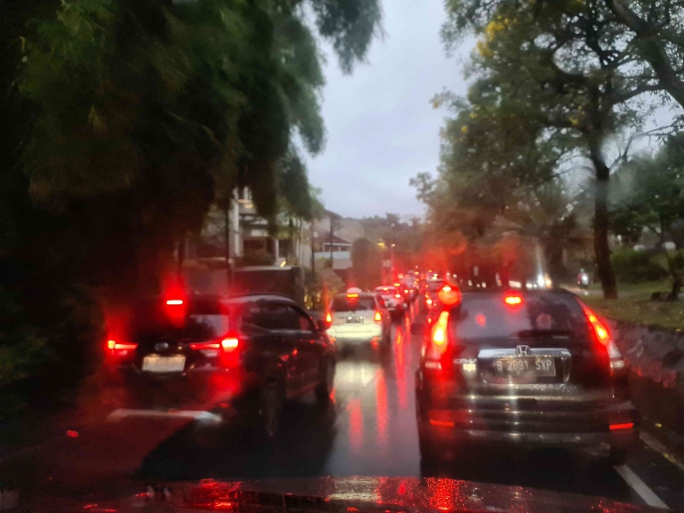 Lalu-lintas Jakarta Tidak Macet! Cuma Antri... (dok.pri)
