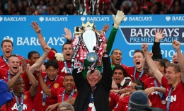 Sir Alex Ferguson dan asuhannya menjuarai Liga Inggris musim 2012-2013 | Foto: premierleague.com
