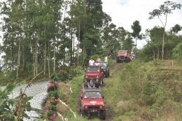 Jeep Wisata Serang melintasi jalur offroad/Foto: Dokumentasi pribadi